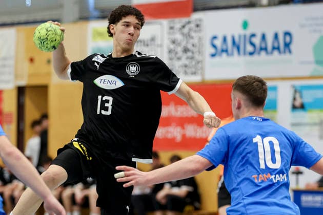 Elvis Ernesto Kretzschmar Germany and Luka Kresal Slovenia battle for the ball, Merzig Cup semi-final, Germany vs Slovenia, Thiels Park Sporthalle on December 29, 2025 in Merzig, Germany Photo by Marco Steinbrenner DeFodi Images Elvis Ernesto Kretzschmar Germany and Luka Kresal Slovenia battle for the ball, Merzig Cup semi-final, Germany vs Slovenia, Thiels Park Sporthalle, December 29, 2025 in Merzig, Germany Photo by Marco Steinbrenner DeFodi Images