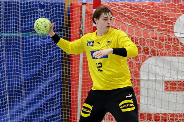 Torhueter Tjorven Knackstedt Germany controls the ball, Merzig Cup semi-final, Germany vs Slovenia, Thiels Park Sporthalle on December 29, 2025 in Merzig, Germany Photo by Marco Steinbrenner DeFodi Images Torhueter Tjorven Knackstedt Germany controls the ball, Merzig Cup semi-final, Germany vs Slovenia, Thiels Park Sporthalle, December 29, 2025 in Merzig, Germany Photo by Marco Steinbrenner DeFodi Images