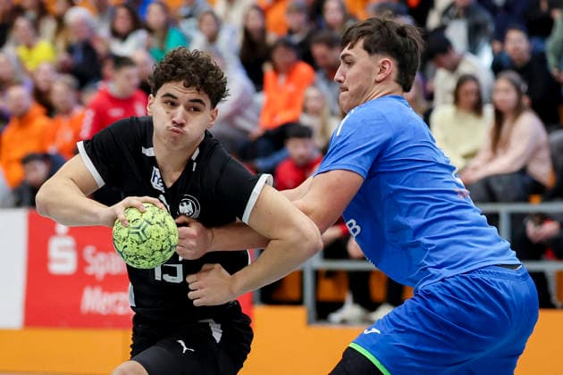 Leo Nowak Germany and Tjas Erculj Slovenia battle for the ball, Merzig Cup semi-final, Germany vs Slovenia, Thiels Park Sporthalle on December 29, 2025 in Merzig, Germany Photo by Marco Steinbrenner DeFodi Images Leo Nowak Germany and Tjas Erculj Slovenia battle for the ball, Merzig Cup semi-final, Germany vs Slovenia, Thiels Park Sporthalle, December 29, 2025 in Merzig, Germany Photo by Marco Steinbrenner DeFodi Images