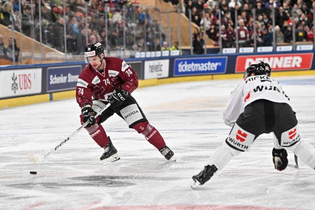 DAVOS, SWITZERLAND DECEMBER 29 Adam Raska of Sparta Praha L in action during the Spengler Cup Davos match between HC Sparta Praha v Team Canada at Zondacrypto Arena on December 29, 2025 in Davos, Switzerland Davos Graubunden Switzerland Copyright: xJustPictures.ch AndreaxBrancax jp-en-EuSpIm-AB_29122025_AAB_3613