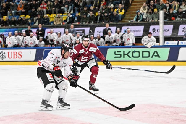 DAVOS, SWITZERLAND DECEMBER 29 Anthony Richard of Team Canada L in action chased by Aaron Irving of Sparta Praha R during the Spengler Cup Davos match between HC Sparta Praha v Team Canada at Zondacrypto Arena on December 29, 2025 in Davos, Switzerland Davos Graubunden Switzerland Copyright: xJustPictures.ch AndreaxBrancax jp-en-EuSpIm-AB_29122025_AAB_4452