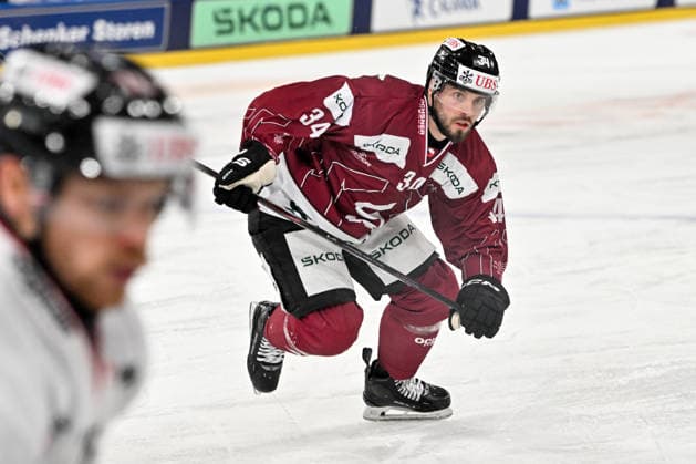DAVOS, SWITZERLAND DECEMBER 29 Michael Spacek of Sparta Praha in action during the Spengler Cup Davos match between HC Sparta Praha v Team Canada at Zondacrypto Arena on December 29, 2025 in Davos, Switzerland Davos Graubunden Switzerland Copyright: xJustPictures.ch AndreaxBrancax jp-en-EuSpIm-AB_29122025_AAB_4497