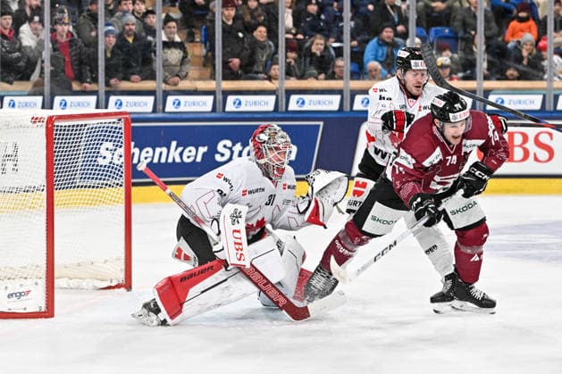 DAVOS, SWITZERLAND DECEMBER 29 Adam Raska of Sparta Praha R and Brett Seney of Team Canada C in a battle in front of goalkeeper Connor Hughes of Team Canada L during the Spengler Cup Davos match between HC Sparta Praha v Team Canada at Zondacrypto Arena on December 29, 2025 in Davos, Switzerland Davos Graubunden Switzerland Copyright: xJustPictures.ch AndreaxBrancax jp-en-EuSpIm-AB_29122025_AAB_4591