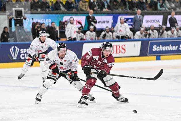 DAVOS, SWITZERLAND DECEMBER 29 Pavel Kousal of Sparta Praha R in action chased by Mason Shaw of Team Canada L during the Spengler Cup Davos match between HC Sparta Praha v Team Canada at Zondacrypto Arena on December 29, 2025 in Davos, Switzerland Davos Graubunden Switzerland Copyright: xJustPictures.ch AndreaxBrancax jp-en-EuSpIm-AB_29122025_AAB_4651