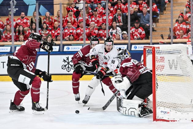 DAVOS, SWITZERLAND DECEMBER 29 Anthony Richard of Team Canada tries to score against goalkeeper Jakub Kovar of Sparta Praha R during the Spengler Cup Davos match between HC Sparta Praha v Team Canada at Zondacrypto Arena on December 29, 2025 in Davos, Switzerland Davos Graubunden Switzerland Copyright: xJustPictures.ch AndreaxBrancax jp-en-EuSpIm-AB_29122025_AAB_4760