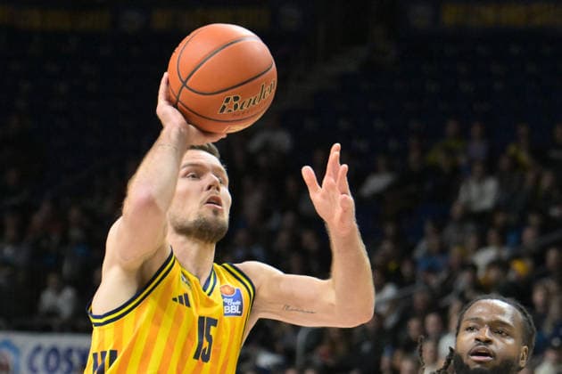 29 12 2025, xlakx, Basketball easyCredit BBL Bundesliga, Alba Berlin MHP RIESEN Ludwigsburg v l Martin Hermannsson Alba Berlin Berlin Daniel Lakomski