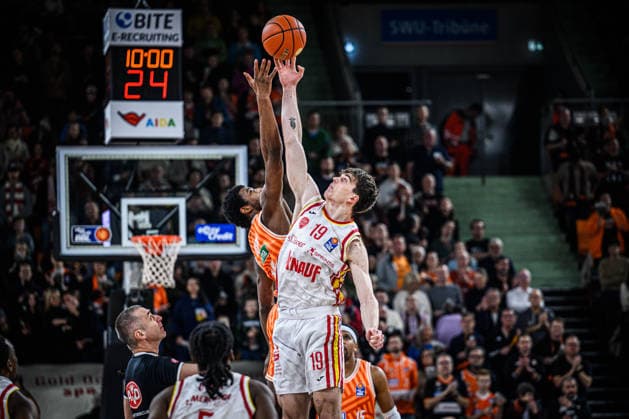 Neu Ulm, Germany, 29 12 25 Malik Osborne ratiopharm ulm and Christian Skladanowski Fitness first Wuerzburg Baskets battle for the ball during the Basketball Bundesliga match between ratiopharm ulm vs Fitness first Wuerzburg Baskets at ratiopharm Arena on December 29, 2025 in Neu Ulm, Germany Photo by Harry Langer DeFodi Images ratiopharm Arena, Germany, 29 12 25 Malik Osborne ratiopharm ulm and Christian Skladanowski Fitness first Wuerzburg Baskets battle for the ball during the Basketball Bundesliga match between ratiopharm ulm vs Fitness first Wuerzburg Baskets at Neu Ulm on December 29, 2025 in ratiopharm Arena, Germany Photo by Harry Langer DeFodi Images Photo by Harry Langer DeFodi Images