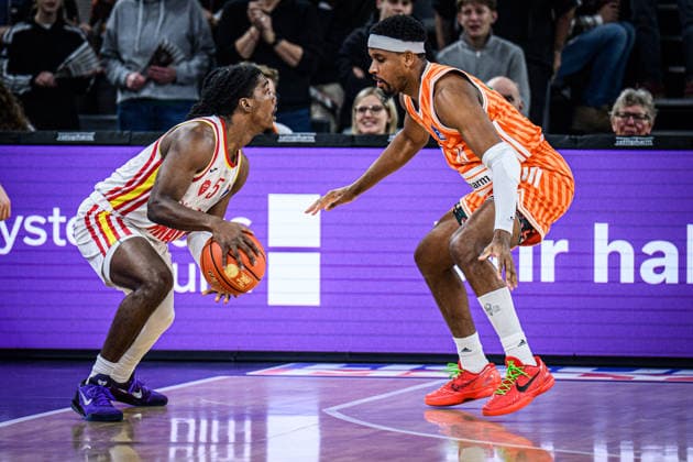 Neu Ulm, Germany, 29 12 25 Marcus Carr Fitness first Wuerzburg Baskets and Justin Simon ratiopharm ulm battle for the ball during the Basketball Bundesliga match between ratiopharm ulm vs Fitness first Wuerzburg Baskets at ratiopharm Arena on December 29, 2025 in Neu Ulm, Germany Photo by Harry Langer DeFodi Images ratiopharm Arena, Germany, 29 12 25 Marcus Carr Fitness first Wuerzburg Baskets and Justin Simon ratiopharm ulm battle for the ball during the Basketball Bundesliga match between ratiopharm ulm vs Fitness first Wuerzburg Baskets at Neu Ulm on December 29, 2025 in ratiopharm Arena, Germany Photo by Harry Langer DeFodi Images Photo by Harry Langer DeFodi Images