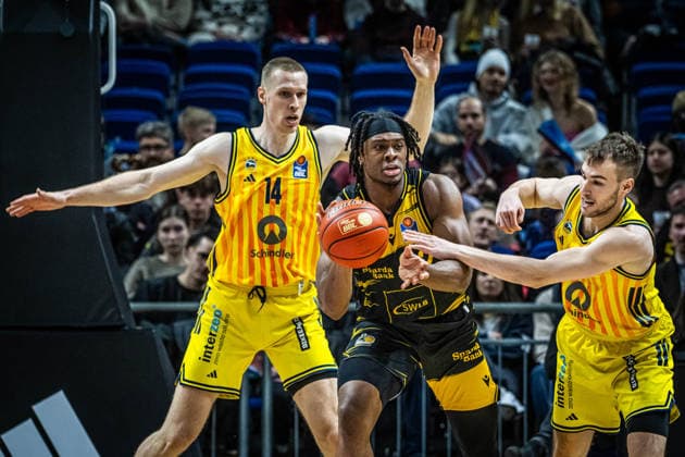 Basketball Berlin 29 12 2025 Season 2025 2026 EasyCredit BBL 1 Bundesliga Men, Men Alba Berlin MHP RIESEN Ludwigsburg Keeshawn Kellman Ludwigsburg, No 32 Malte Delow Alba Berlin, No 06