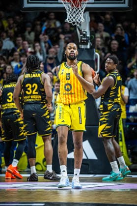 Basketball Berlin 29 12 2025 Season 2025 2026 EasyCredit BBL 1 Bundesliga Men, Men Alba Berlin MHP RIESEN Ludwigsburg J wan Roberts Alba Berlin, No 13 Jubel