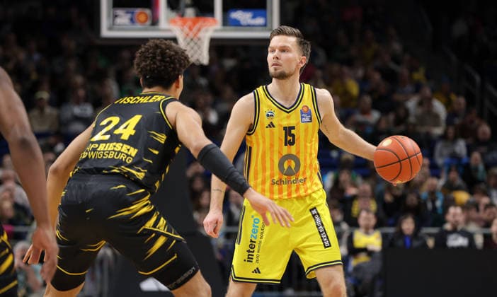 Brandon Tischler, Martin Hermannsson on the ball duel Game scene Action Sport Basketball BBL Bundesliga Men 1 Matchday Season 2025 2026 29 12 2025 ALBA Berlin vs MHP Riesen Ludwigsburg
