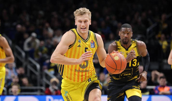 Sam Griesel on the ball, Yorman Polas Bartolo upper body action Sport Basketball BBL Bundesliga Men 1 Matchday Season 2025 2026 29 12 2025 ALBA Berlin vs MHP Riesen Ludwigsburg