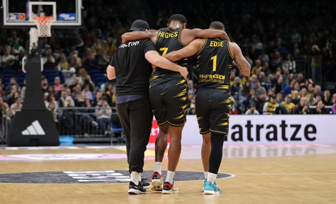 Rlijah Hughes leaves the court injured Sport Basketball BBL Bundesliga Men 1 Matchday Season 2025 2026 29 12 2025 ALBA Berlin vs MHP Riesen Ludwigsburg