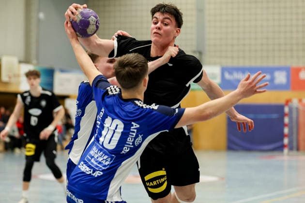 Anton Frans Sigurdsson Iceland and Tim Bennet Thielicke Germany battle for the ball, Merzig Cup Final, Germany vs Iceland, Thiels Park Sporthalle on December 29, 2025 in Merzig, Germany Photo by Marco Steinbrenner DeFodi Images Anton Frans Sigurdsson Iceland and Tim Bennet Thielicke Germany battle for the ball, Merzig Cup Final, Germany vs Iceland, Thiels Park Sporthalle, December 29, 2025 in Merzig, Germany Photo by Marco Steinbrenner DeFodi Images