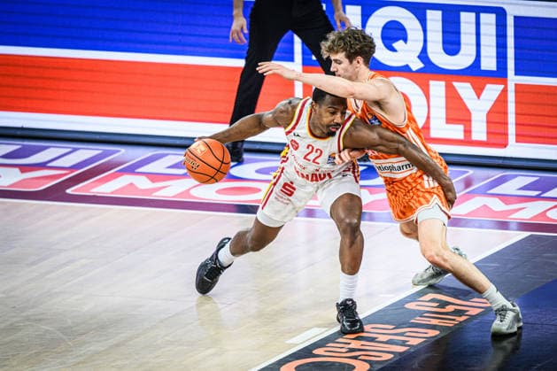 Neu Ulm, Germany, 29 12 25 Johnathan Stove Fitness first Wuerzburg Baskets and Tobias Jensen ratiopharm ulm battle for the ball during the Basketball Bundesliga match between ratiopharm ulm vs Fitness first Wuerzburg Baskets at ratiopharm Arena on December 29, 2025 in Neu Ulm, Germany Photo by Harry Langer DeFodi Images ratiopharm Arena, Germany, 29 12 25 Johnathan Stove Fitness first Wuerzburg Baskets and Tobias Jensen ratiopharm ulm battle for the ball during the Basketball Bundesliga match between ratiopharm ulm vs Fitness first Wuerzburg Baskets at Neu Ulm on December 29, 2025 in ratiopharm Arena, Germany Photo by Harry Langer DeFodi Images Photo by Harry Langer DeFodi Images