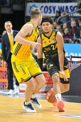 29 12 2025, xlakx, Basketball easyCredit BBL Bundesliga, Alba Berlin MHP RIESEN Ludwigsburg v l Malte Delow Alba Berlin , Brandon Tischler MHP Riesen Ludwigsburg duel, duel, fight, tackle Berlin Daniel Lakomski
