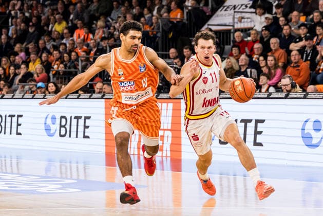 easyCredit Basketball Bundesliga Ratopharm Ulm Fitness First Würzburg Baskets 29 12 2025 Mark Smith Ratiopharm Ulm, 13 , Brae Ivey Fitness First Würzburg Baskets, 11 on the ball easyCredit Basketball Bundesliga Ratopharm Ulm Fitness First Würzburg Baskets, Ulm, ratiopharm arena on 29 12 2025 Copyright: xBEAUTIFULxSPORTS Wunderlx