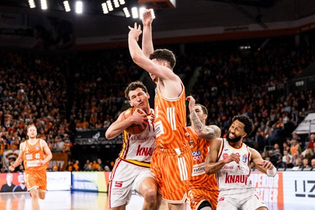 easyCredit Basketball Bundesliga Ratopharm Ulm Fitness First Würzburg Baskets 29 12 2025 Meissa Faye Ratiopharm Ulm, 11 on the ball, Diego Garavaglia Ratiopharm Ulm, 23 easyCredit Basketball Bundesliga Ratopharm Ulm Fitness First Würzburg Baskets, Ulm, ratiopharm arena on 29 12 2025 Copyright: xBEAUTIFULxSPORTS Wunderlx