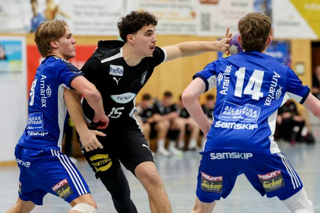 Freyr Aronsson Iceland , Leo Nowak Germany and Bjarki Snorrason Iceland battle for the ball, Merzig Cup Final, Germany vs Iceland, Thiels Park Sporthalle on December 29, 2025 in Merzig, Germany Photo by Marco Steinbrenner DeFodi Images Freyr Aronsson Iceland , Leo Nowak Germany and Bjarki Snorrason Iceland battle for the ball, Merzig Cup Final, Germany vs Iceland, Thiels Park Sporthalle, December 29, 2025 in Merzig, Germany Photo by Marco Steinbrenner DeFodi Images