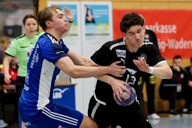 Brynjar Narfi Arndal Iceland and Elvis Ernesto Kretzschmar Germany battle for the ball, Merzig Cup Final, Germany vs Iceland, Thiels Park Sporthalle on December 29, 2025 in Merzig, Germany Photo by Marco Steinbrenner DeFodi Images Brynjar Narfi Arndal Iceland and Elvis Ernesto Kretzschmar Germany battle for the ball, Merzig Cup Final, Germany vs Iceland, Thiels Park Sporthalle, December 29, 2025 in Merzig, Germany Photo by Marco Steinbrenner DeFodi Images