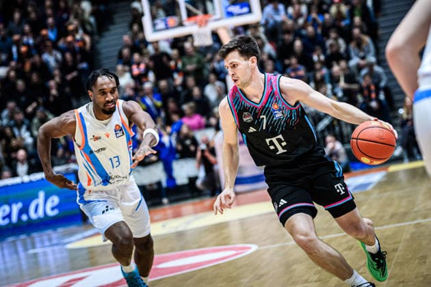 easycredit BBL Basketball Bundesliga 2025 2026 13 Matchday 29 12 2025 Science City Jena vs Telekom Baskets Bonn v re am Ball Grayson Murphy Bonn vs Keith Braxton Jena Sparkassen Arena