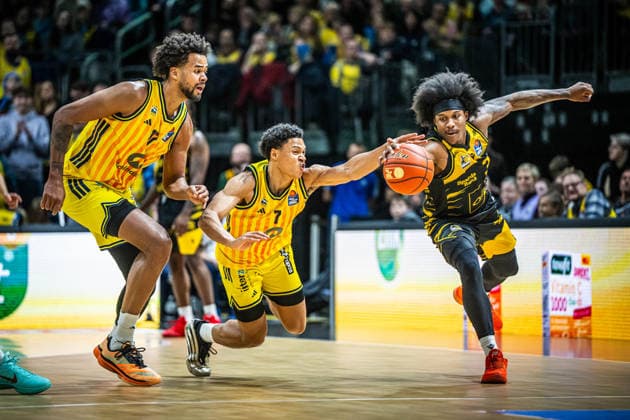 Basketball Berlin 29 12 2025 Season 2025 2026 EasyCredit BBL 1 Bundesliga Men, Men Alba Berlin MHP RIESEN Ludwigsburg Jack Kayil Alba Berlin, No 07 Stef Smith Ludwigsburg, No 03