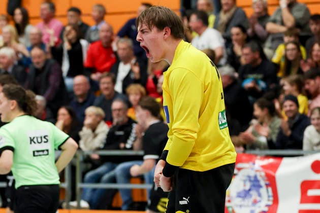 Torhueter Tjorven Knackstedt Germany cheers, Merzig Cup Final, Germany vs Iceland, Thiels Park Sporthalle on December 29, 2025 in Merzig, Germany Photo by Marco Steinbrenner DeFodi Images Torhueter Tjorven Knackstedt Germany cheers, Merzig Cup Final, Germany vs Iceland, Thiels Park Sporthalle, December 29, 2025 in Merzig, Germany Photo by Marco Steinbrenner DeFodi Images