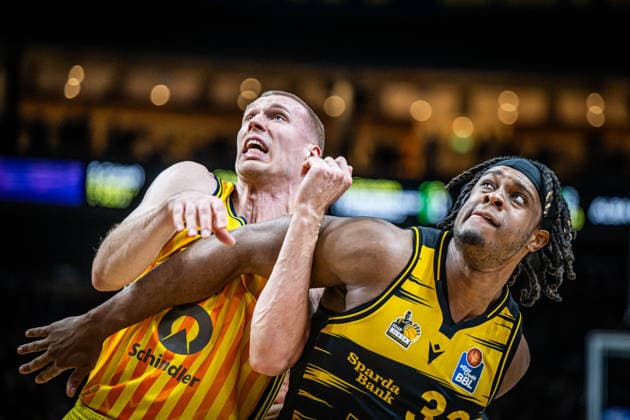 Basketball Berlin 29 12 2025 Season 2025 2026 EasyCredit BBL 1 Bundesliga Men, Men Alba Berlin MHP RIESEN Ludwigsburg Martynas Echodas Alba Berlin, No 14 Keeshawn Kellman Ludwigsburg, No 32