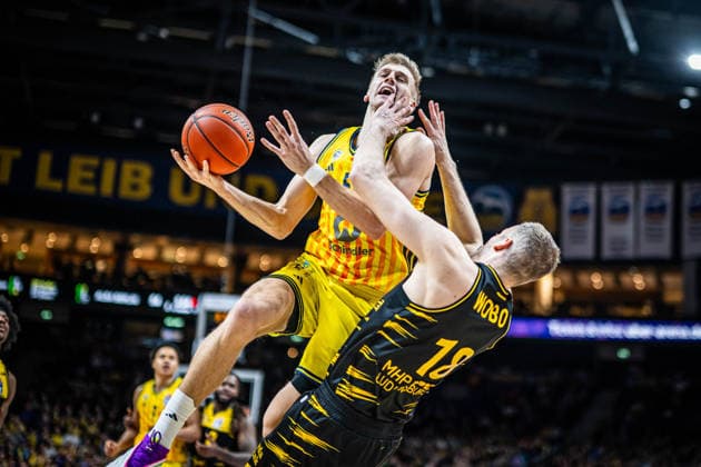 Basketball Berlin 29 12 2025 Season 2025 2026 EasyCredit BBL 1 Bundesliga Men, Men Alba Berlin MHP RIESEN Ludwigsburg Sam Griesel Alba Berlin, No 05 Jonas Wohlfarth Bottermann Ludwigsburg, No 18
