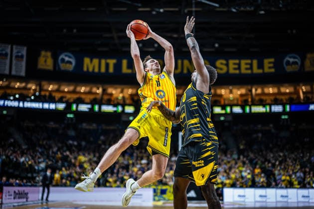 Basketball Berlin 29 12 2025 Season 2025 2026 EasyCredit BBL 1 Bundesliga Men, Men Alba Berlin MHP RIESEN Ludwigsburg Moses Wood Alba Berlin, No 11 Babacar Sane Ludwigsburg, No 00