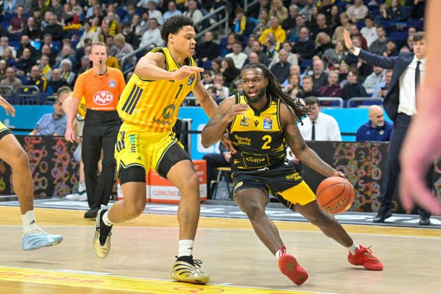 29 12 2025, xlakx, Basketball easyCredit BBL Bundesliga, Alba Berlin MHP RIESEN Ludwigsburg v l Jack Kayil Alba Berlin , Tray Buchanan MHP Riesen Ludwigsburg duel, duel, fight, tackle Berlin Daniel Lakomski