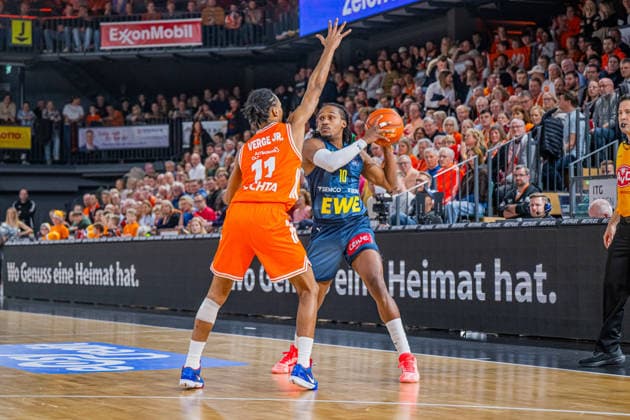 1 Basketball Bundesliga, easyCredit BBL, Season 2025 2026, Men, Main Round, Matchday 13, 29 12 2025, RASTA Vechta EWE Baskets Oldenburg James Woodard 10 EWE Baskets Oldenburg in action Vechta RASTA Dome Lower Saxony Germany