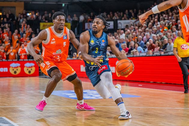 1 Basketball Bundesliga, easyCredit BBL, Season 2025 2026, Men, Main Round, Matchday 13, 29 12 2025, RASTA Vechta EWE Baskets Oldenburg Christopher Clemons 3 EWE Baskets Oldenburg in action Vechta RASTA Dome Lower Saxony Germany