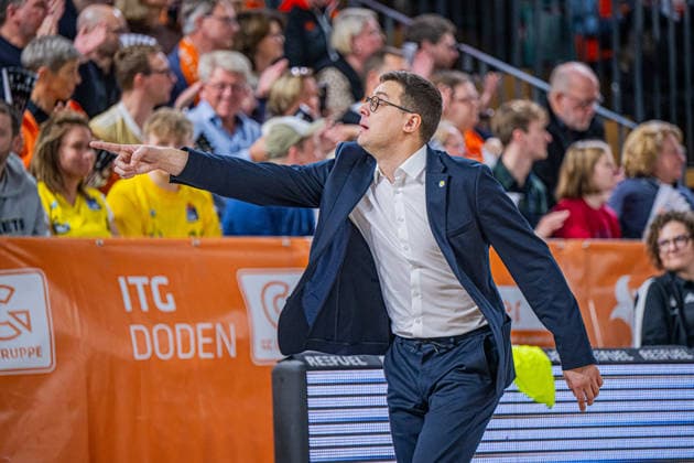 1 Basketball Bundesliga, easyCredit BBL, Season 2025 2026, Men, Main Round, Matchday 13, 29 12 2025, RASTA Vechta EWE Baskets Oldenburg Lazar Spasic Head Coach EWE Baskets Oldenburg during the game Vechta RASTA Dome Lower Saxony Germany