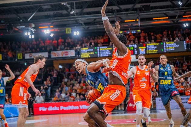 1 Basketball Bundesliga, easyCredit BBL, Season 2025 2026, Men, Main Round, Matchday 13, 29 12 2025, RASTA Vechta EWE Baskets Oldenburg Nicholas Tischler 11 EWE Baskets Oldenburg in action Vechta RASTA Dome Lower Saxony Germany