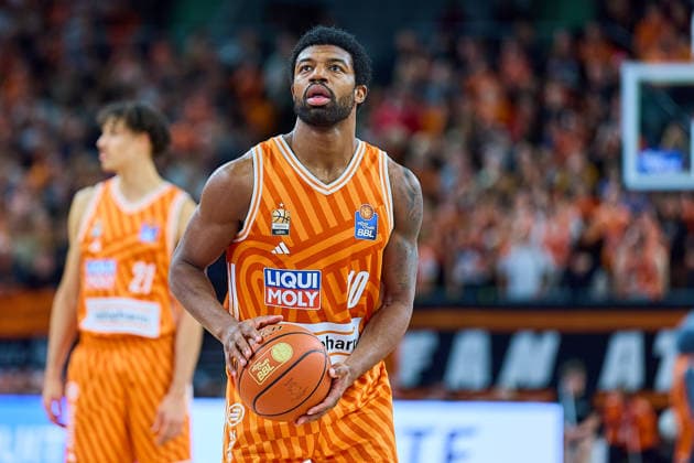 Free throw by Malik Osborne ratiopharm ulm, 10 GER, ratiopharm ulm vs Fitness First Wuerzburg Baskets, Basketball, Matchday 13, EasyCredit Bundesliga, Season 2025 2026, 29 12 2025 GER, ratiopharm ulm vs Fitness First Wuerzburg Baskets, Basketball, Matchday 13, EasyCredit Bundesliga, Season 2025 2026, 29 12 2025 New Ulm Copyright: xEibner-Pressefoto GeraldxOelze-dexStoppanyx EP_ODS