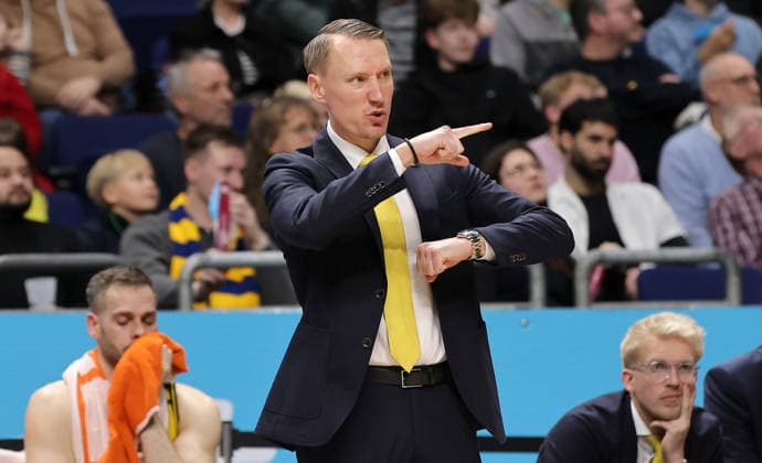 Coach Mikko Riipinen gives instructions Upper body action Sport Basketball BBL Bundesliga Men 1 Matchday Season 2025 2026 29 12 2025 ALBA Berlin vs MHP Riesen Ludwigsburg
