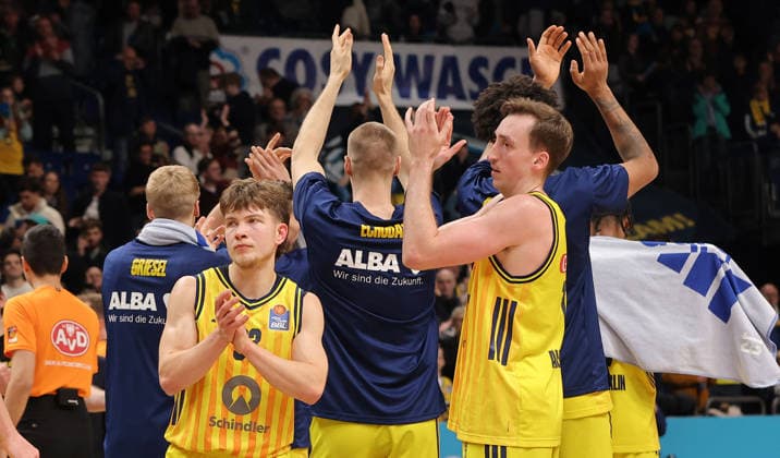 Alba team cheers after the end of the game Joy Emotion Cheers Sport Basketball BBL Bundesliga Men 1 Matchday Season 2025 2026 29 12 2025 ALBA Berlin vs MHP Riesen Ludwigsburg