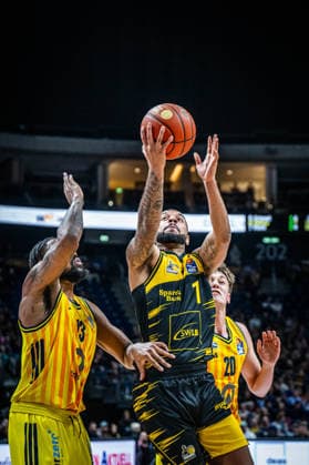 Basketball Berlin 29 12 2025 Season 2025 2026 EasyCredit BBL 1 Bundesliga Men, Men Alba Berlin MHP RIESEN Ludwigsburg Darnell Edge Ludwigsburg, No 01