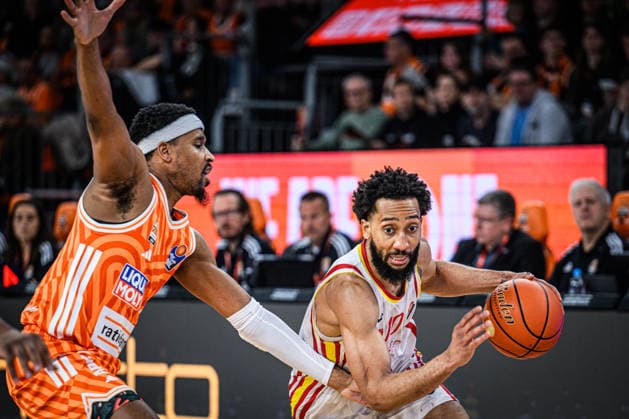 Neu Ulm, Germany, 29 12 25 Justin Simon ratiopharm ulm and Davion Mintz Fitness first Wuerzburg Baskets battle for the ball during the Basketball Bundesliga match between ratiopharm ulm vs Fitness first Wuerzburg Baskets at ratiopharm Arena on December 29, 2025 in Neu Ulm, Germany Photo by Harry Langer DeFodi Images ratiopharm Arena, Germany, 29 12 25 Justin Simon ratiopharm ulm and Davion Mintz Fitness first Wuerzburg Baskets battle for the ball during the Basketball Bundesliga match between ratiopharm ulm vs Fitness first Wuerzburg Baskets at Neu Ulm on December 29, 2025 in ratiopharm Arena, Germany Photo by Harry Langer DeFodi Images Photo by Harry Langer DeFodi Images
