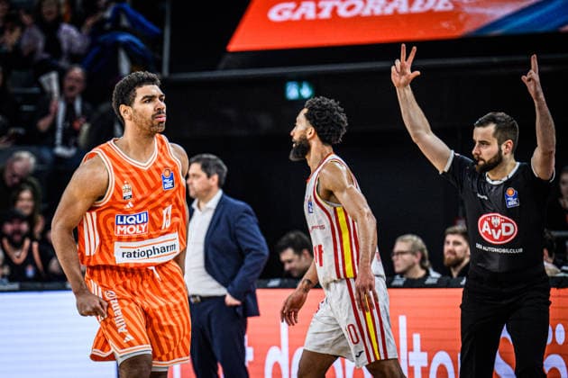 Neu Ulm, Germany, 29 12 25 Mark Smith ratiopharm ulm gestures, gestures during the Basketball Bundesliga match between ratiopharm ulm vs Fitness first Wuerzburg Baskets at ratiopharm Arena on December 29, 2025 in Neu Ulm, Germany Photo by Harry Langer DeFodi Images ratiopharm Arena, Germany, 29 12 25 Mark Smith ratiopharm ulm gestures during the Basketball Bundesliga match between ratiopharm ulm vs Fitness first Wuerzburg Baskets at Neu Ulm on December 29, 2025 in ratiopharm Arena, Germany Photo by Harry Langer DeFodi Images Photo by Harry Langer DeFodi Images