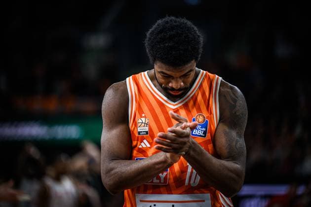 Neu Ulm, Germany, 29 12 25 Malik Osborne ratiopharm ulm gestures, gestures during the Basketball Bundesliga match between ratiopharm ulm vs Fitness first Wuerzburg Baskets at ratiopharm Arena on December 29 2025 in Neu Ulm, Germany Photo by Harry Langer DeFodi Images ratiopharm Arena, Germany, 29 12 25 Malik Osborne ratiopharm ulm gestures during the Basketball Bundesliga match between ratiopharm ulm vs Fitness first Wuerzburg Baskets at Neu Ulm on December 29, 2025 in ratiopharm Arena, Germany Photo by Harry Langer DeFodi Images Photo by Harry Langer DeFodi Images