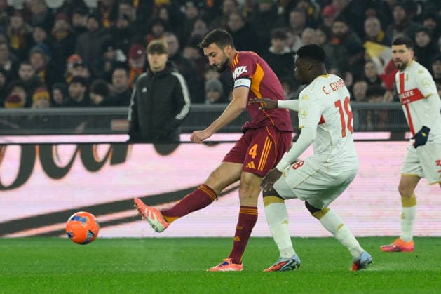 Romaâ??s Bryan Cristante and Genoaâ??s Caleb Ekuban during the Italian Football Championship League A Enilive 2025 2026 match between AS Roma vs Genoa CFC at the Olimpic Stadium in Rome on 29 December 2025.  Copyright: xFabrizioxCorradetti IPAxSportx xipa-agency.netx xx IPA_69545497 IPA_Agency_IPA69545497