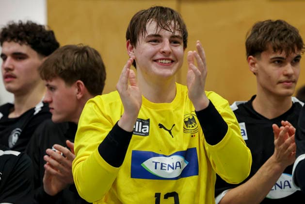 Torhueter Tjorven Knackstedt Germany cheers, Merzig Cup Final, Germany vs Iceland, Thiels Park Sporthalle on December 29, 2025 in Merzig, Germany Photo by Marco Steinbrenner DeFodi Images Torhueter Tjorven Knackstedt Germany cheers, Merzig Cup Final, Germany vs Iceland, Thiels Park Sporthalle, December 29, 2025 in Merzig, Germany Photo by Marco Steinbrenner DeFodi Images