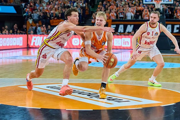 Brae Ivey Fitness First Wuerzburg Baskets, 11 , Teo Milicic ratiopharm ulm, 44 and Lukas Herzog Fitness First Wuerzburg Baskets, 01 GER, ratiopharm ulm vs Fitness First Wuerzburg Baskets, Basketball, 13 Matchday, EasyCredit Bundesliga, Season 2025 2026, 29 12 2025 GER, ratiopharm ulm vs Fitness First Wuerzburg Baskets, Basketball, 13 Matchday, EasyCredit Bundesliga, Season 2025 2026, 29 12 2025 New Ulm Copyright: xEibner-Pressefoto GeraldxOelze-dexStoppanyx EP_ODS