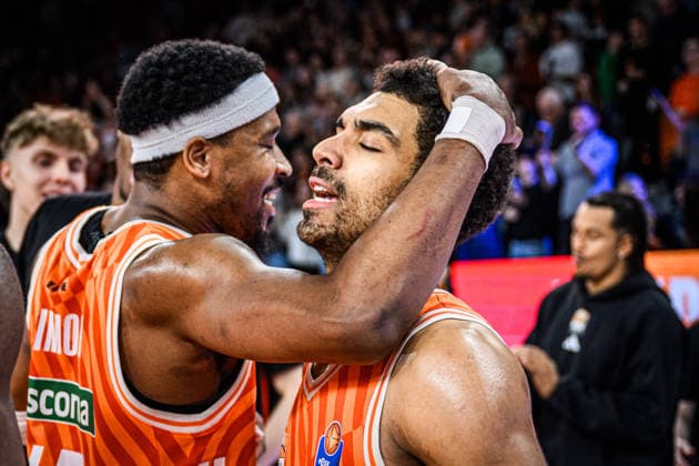Neu Ulm, Germany, 29 12 25 Justin Simon ratiopharm ulm and Mark Smith ratiopharm ulm gestures, gestures, cheers during the Basketball Bundesliga match between ratiopharm ulm vs Fitness first Wuerzburg Baskets at the ratiopharm Arena on December 29, 2025 in Neu Ulm, Germany Photo by Harry Langer DeFodi Images ratiopharm Arena, Germany, 29 12 25 Justin Simon ratiopharm ulm and Mark Smith ratiopharm ulm gestures during the Basketball Bundesliga match between ratiopharm ulm vs Fitness first Wuerzburg Baskets at Neu Ulm on December 29, 2025 in ratiopharm Arena, Germany Photo by Harry Langer DeFodi Images Photo by Harry Langer DeFodi Images