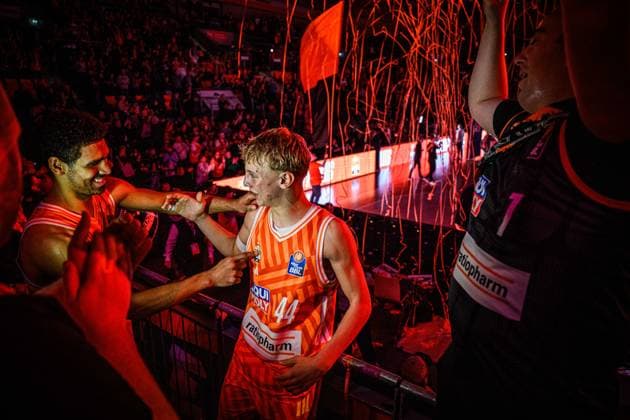 Neu Ulm, Germany, 29 12 25 Mark Smith ratiopharm ulm and Teo Milicic ratiopharm ulm gestures, gestures during the Basketball Bundesliga match between ratiopharm ulm vs Fitness first Wuerzburg Baskets at ratiopharm Arena on December 29, 2025 in Neu Ulm, Germany Photo by Harry Langer DeFodi Images ratiopharm Arena, Germany, 29 12 25 Mark Smith ratiopharm ulm and Teo Milicic ratiopharm ulm gestures during the Basketball Bundesliga match between ratiopharm ulm vs Fitness first Wuerzburg Baskets at Neu Ulm on December 29, 2025 in ratiopharm Arena, Germany Photo by Harry Langer DeFodi Images Photo by Harry Langer DeFodi Images