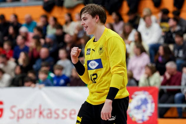 Torhueter Tjorven Knackstedt Germany cheers, Merzig Cup Final, Germany vs Iceland, Thiels Park Sporthalle on December 29, 2025 in Merzig, Germany Photo by Marco Steinbrenner DeFodi Images Torhueter Tjorven Knackstedt Germany cheers, Merzig Cup Final, Germany vs Iceland, Thiels Park Sporthalle, December 29, 2025 in Merzig, Germany Photo by Marco Steinbrenner DeFodi Images
