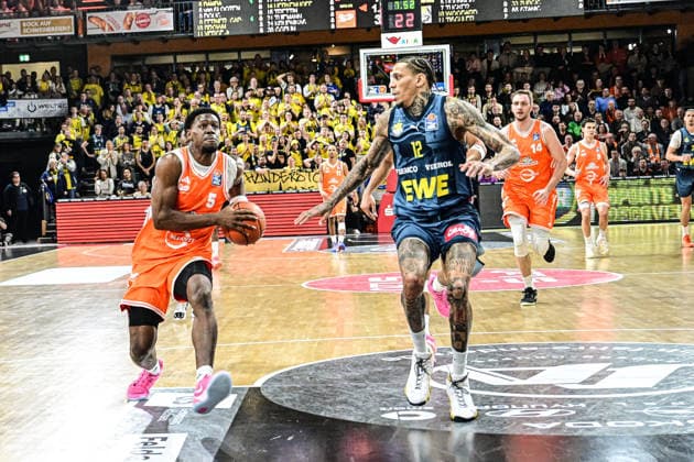 GER, EasyCredit BBL RASTA Vechta vs EWE Baskets Oldenburg 29 12 2025, RASTA Dome, Vechta, GER, EasyCredit BBL RASTA Vechta vs EWE Baskets Oldenburg im Bild TJ Bamba Rasta 5 nordphotoxGmbHxx xKokenge nph00001