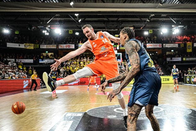 GER, EasyCredit BBL RASTA Vechta vs EWE Baskets Oldenburg 29 12 2025, RASTA Dome, Vechta, GER, EasyCredit BBL RASTA Vechta vs EWE Baskets Oldenburg pictured Michale Kyser EWE 12 Philipp Herkenhoff Rasta 14 nordphotoxGmbHxx xKokenge nph00001